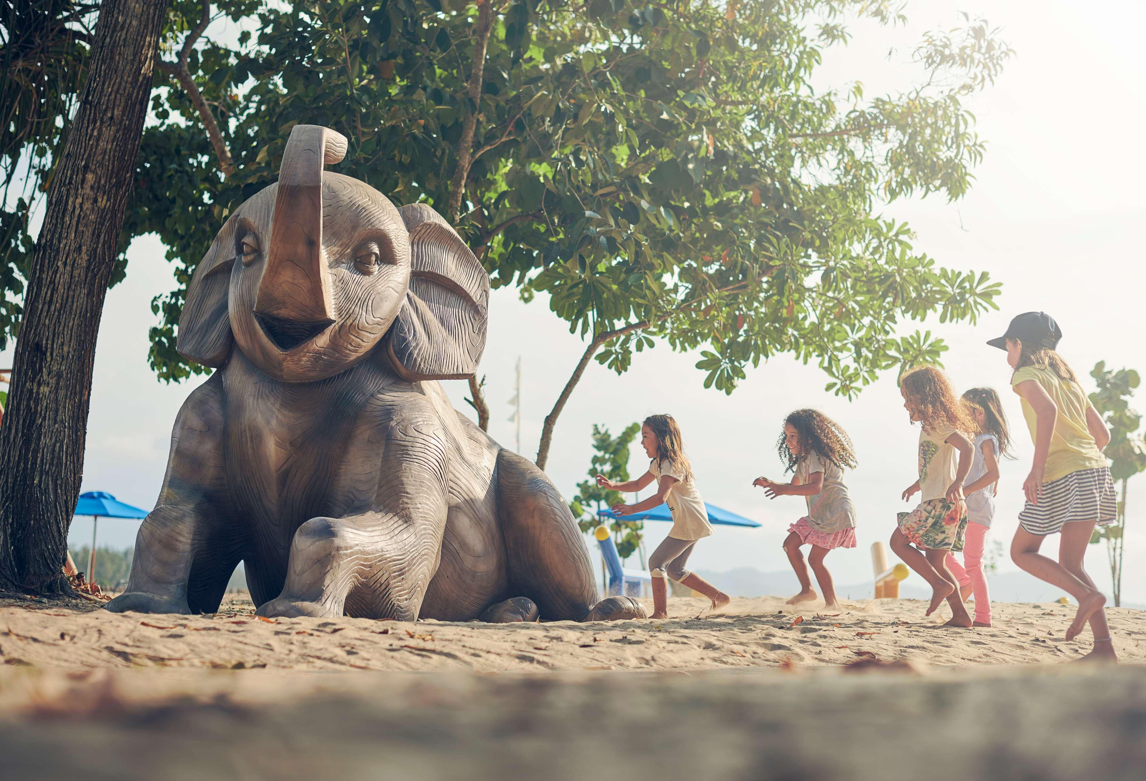 Shangri-La Rasa Ria, Kota Kinabalu Exteriér fotografie The Elephant statue at the beach