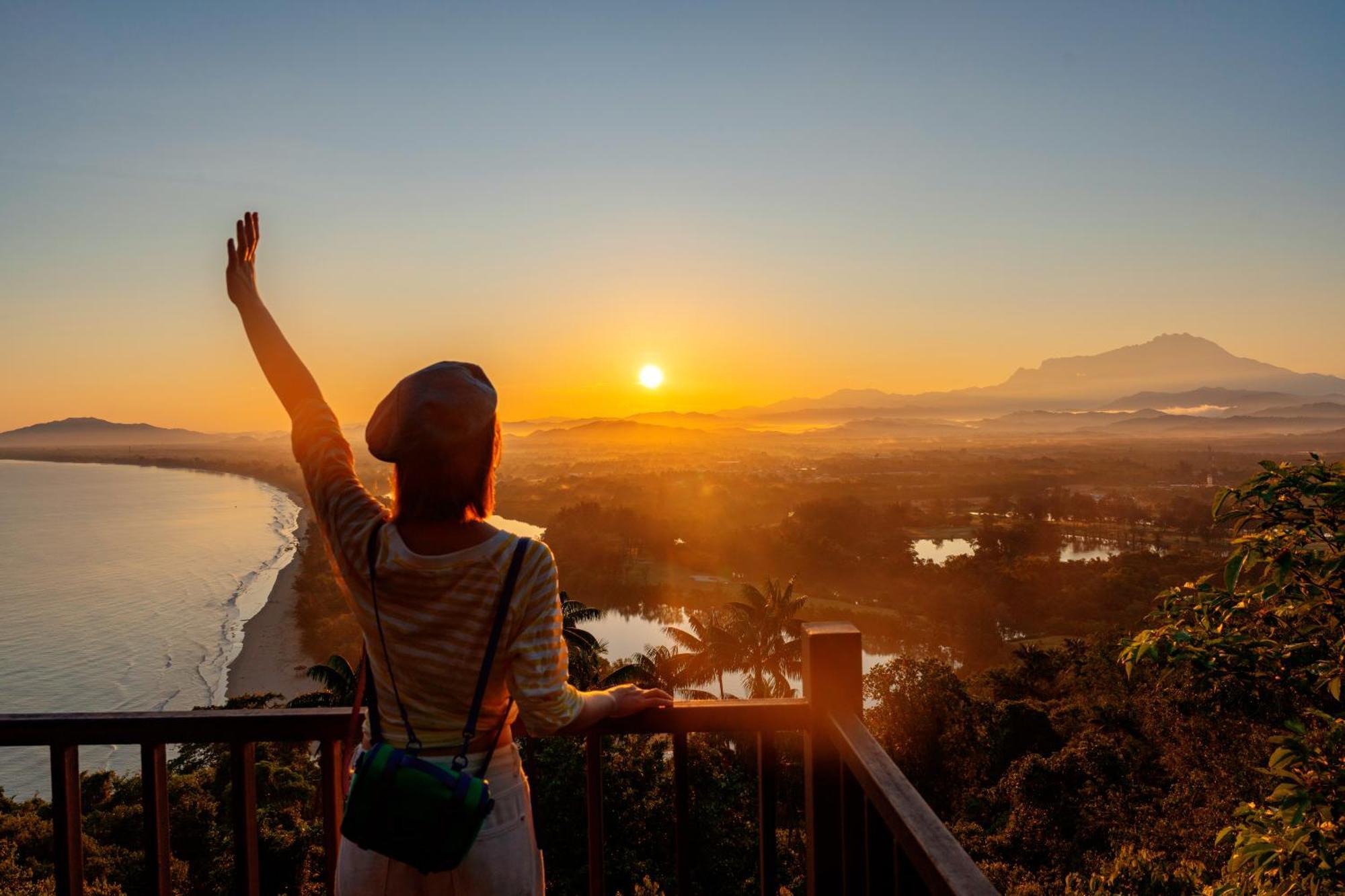 Shangri-La Rasa Ria, Kota Kinabalu Exteriér fotografie Sunset at the top of the hill